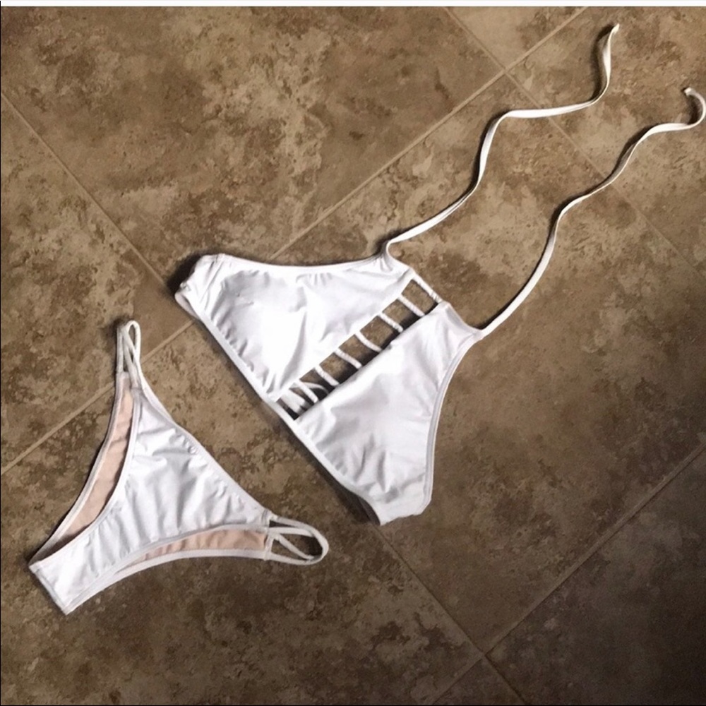 NWOT ladder cutout bikini